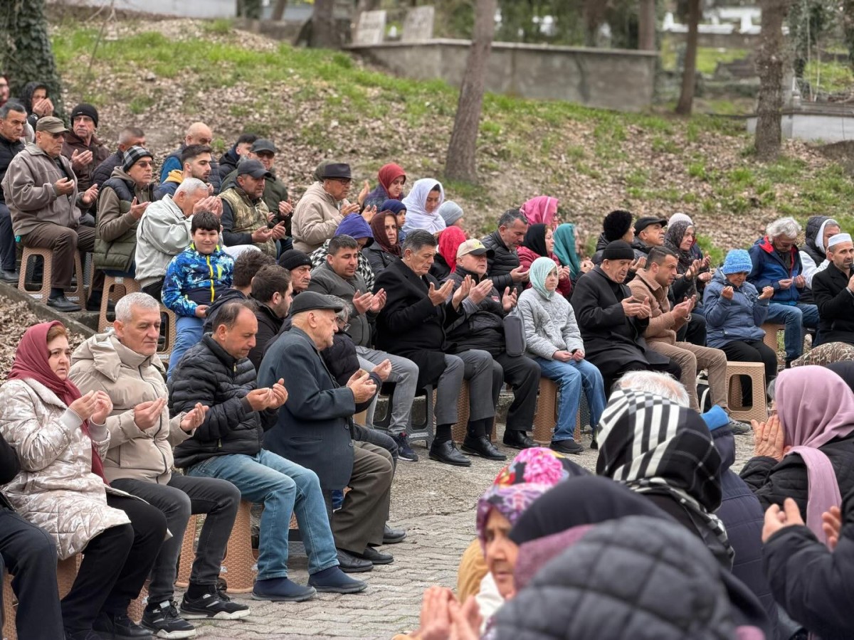 Kabristanlarda Yasin-i Şerif Okundu