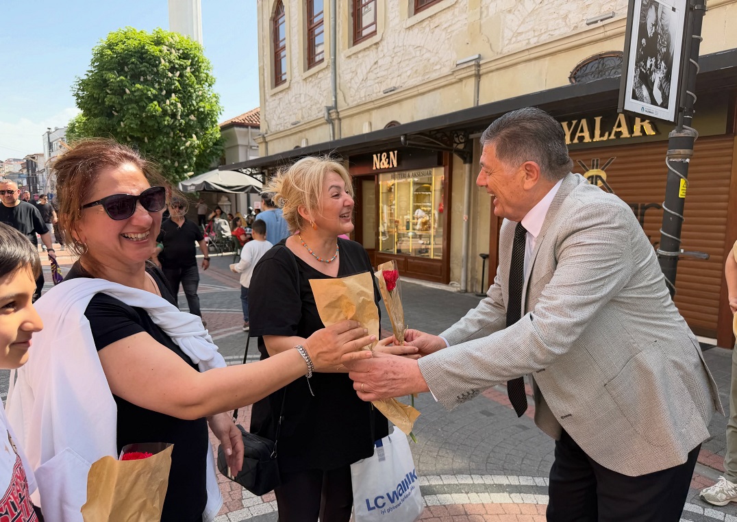 Başkan Yalçınkaya’dan Annelere Jest!