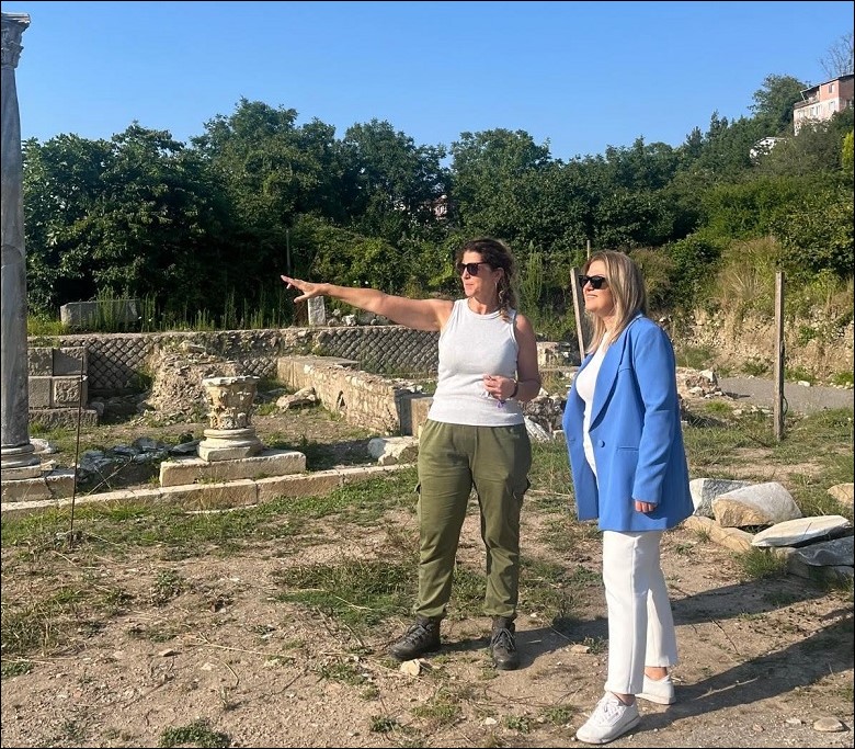 Özlem Koçak Amastris Kazı Alanı'nda İncelemelerde Bulundu