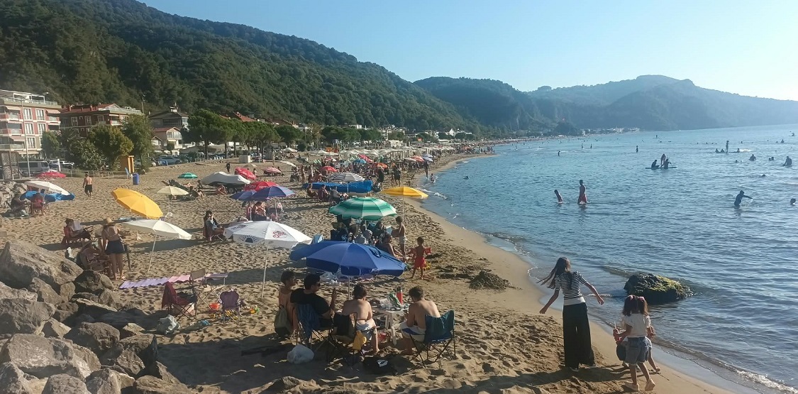 İNKUMU’NDA EYLÜL BEREKETİ: DENİZ SEZONU HÂLÂ SÜRÜYOR